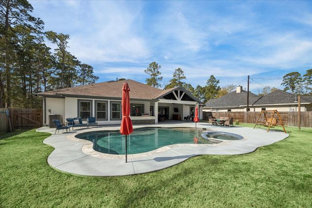 902 Douglas Fir Dr, Magnolia, TX 77354