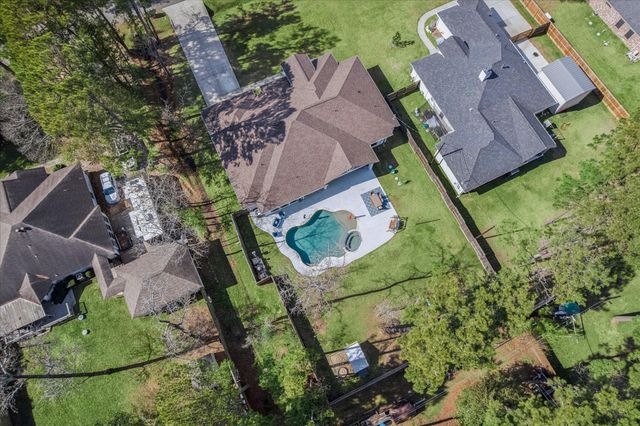 902 Douglas Fir Dr, Magnolia, TX 77354