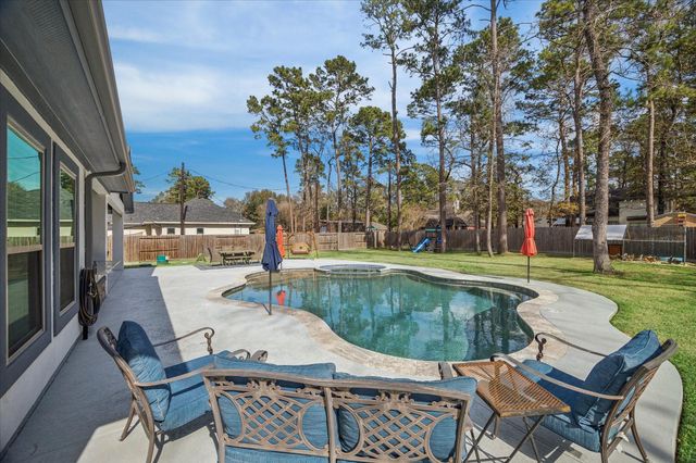 902 Douglas Fir Dr, Magnolia, TX 77354