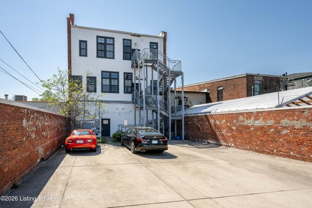 240 Spring St B, Jeffersonville, IN 47130