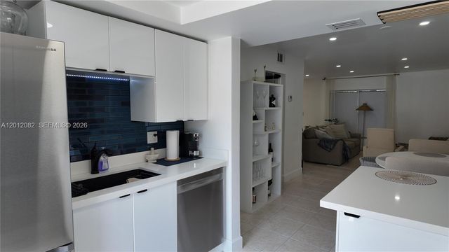1845 NW 4th Ave 17, Boca Raton, FL 33432