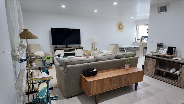 1845 NW 4th Ave 17, Boca Raton, FL 33432