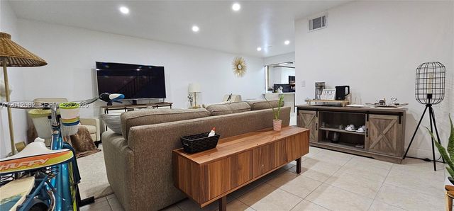 1845 NW 4th Ave 17, Boca Raton, FL 33432