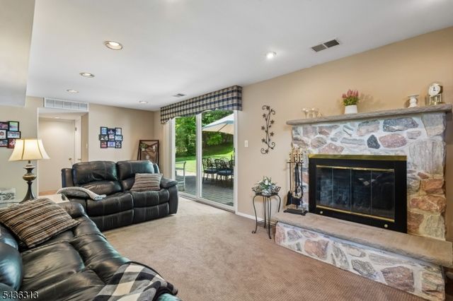 18 Mary Ellen Dr, Edison Twp., NJ 08820