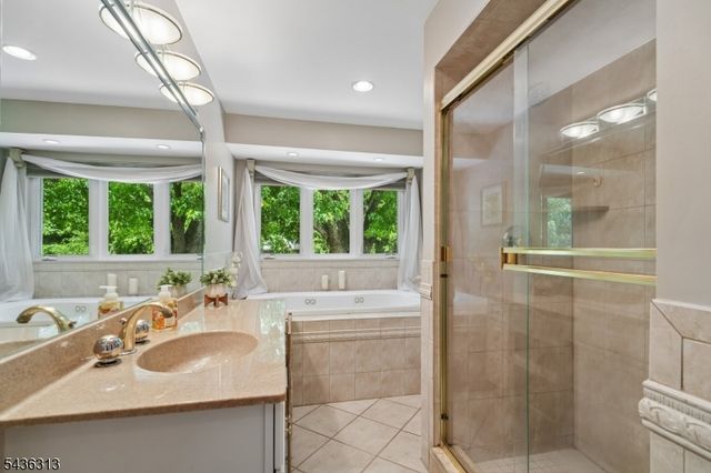 18 Mary Ellen Dr, Edison Twp., NJ 08820