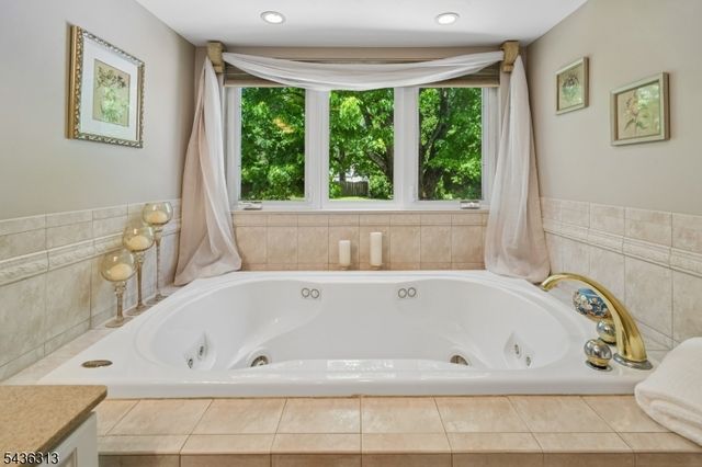 18 Mary Ellen Dr, Edison Twp., NJ 08820