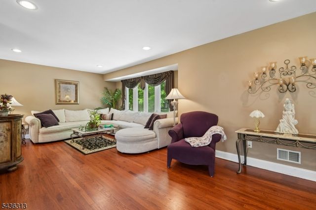 18 Mary Ellen Dr, Edison Twp., NJ 08820