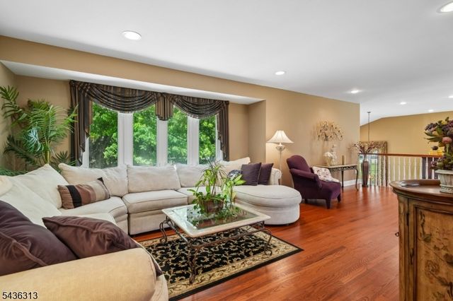 18 Mary Ellen Dr, Edison Twp., NJ 08820