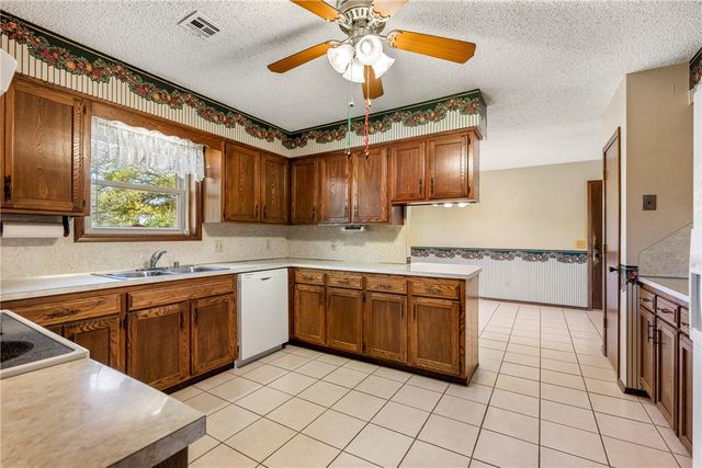 1903 Mayflower Road, Bentonville, AR 72713