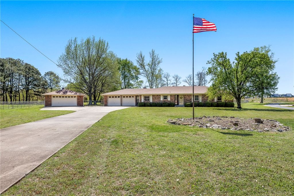1903 Mayflower Road, Bentonville, AR 72713