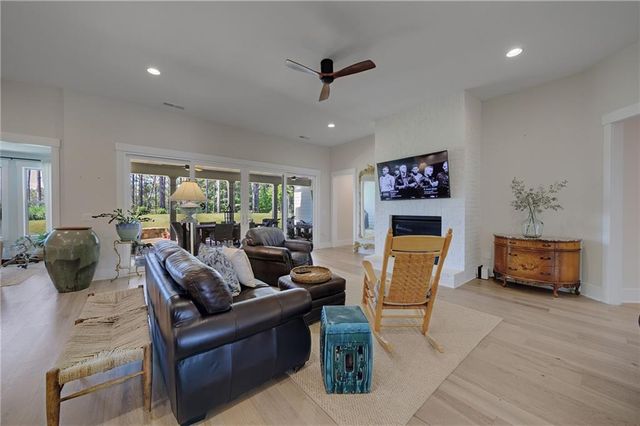 439 Northside Drive, Canton, GA 30115