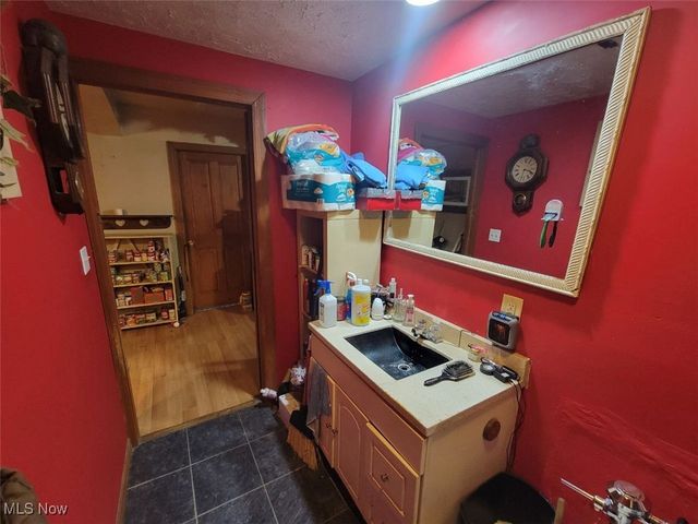 7836 Ninevah Road, Geneva, OH 44041