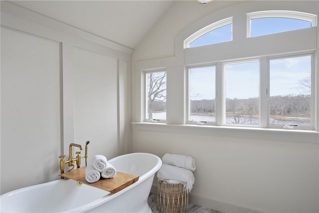 1090 BUTTONWOODS Avenue, Warwick, RI 02886