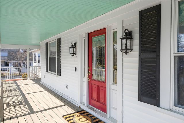 1090 BUTTONWOODS Avenue, Warwick, RI 02886