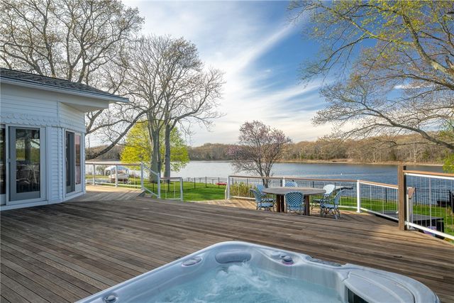 1090 BUTTONWOODS Avenue, Warwick, RI 02886