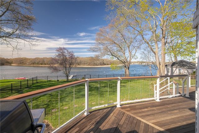 1090 BUTTONWOODS Avenue, Warwick, RI 02886