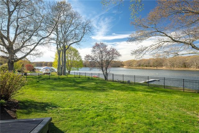 1090 BUTTONWOODS Avenue, Warwick, RI 02886