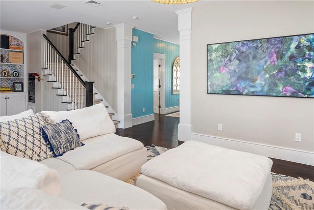 1090 BUTTONWOODS Avenue, Warwick, RI 02886