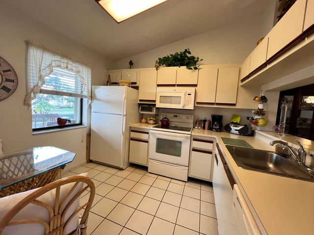 4682 Lucerne Lakes Boulevard 206, Lake Worth, FL 33467