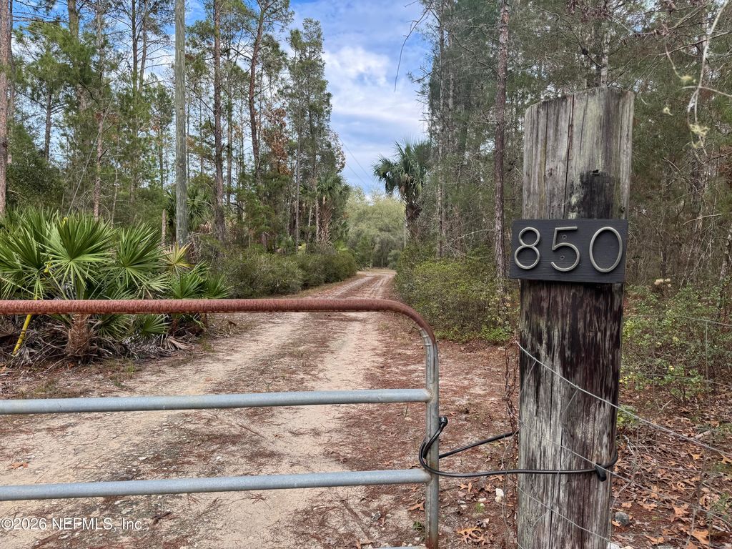 850 COUSINTOWN Road, Interlachen, FL 32148