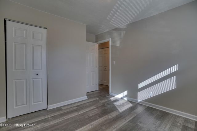 7406 Ronan Dr, Louisville, KY 40258