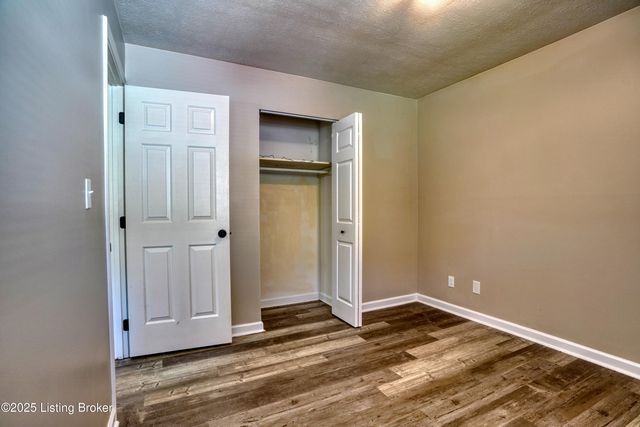 7406 Ronan Dr, Louisville, KY 40258