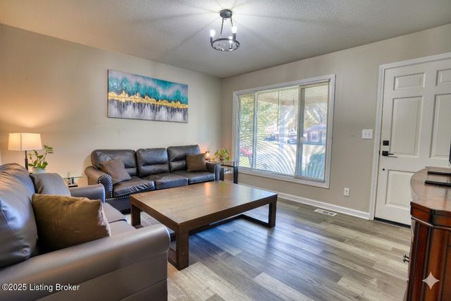 7406 Ronan Dr, Louisville, KY 40258