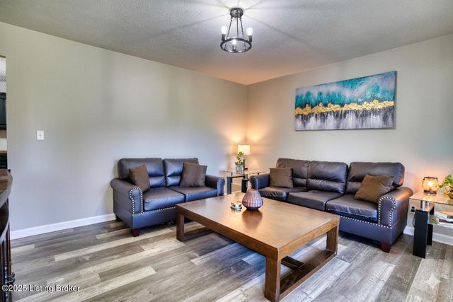 7406 Ronan Dr, Louisville, KY 40258