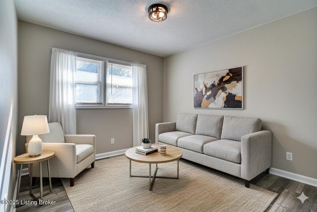 7406 Ronan Dr, Louisville, KY 40258