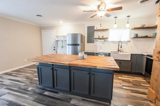 220 Comanche Trail, Nocona, TX 76255