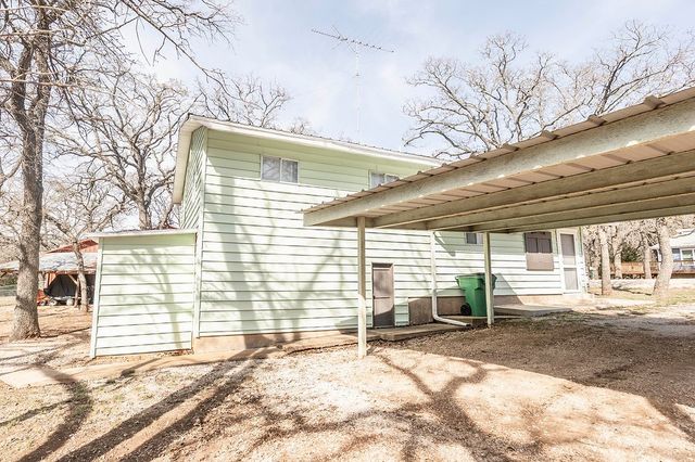 220 Comanche Trail, Nocona, TX 76255
