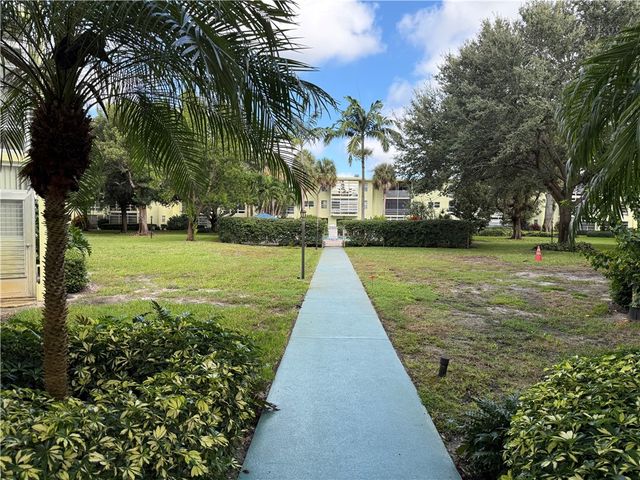 1100 Ponce De Leon Circle N208, Vero Beach, FL 32960