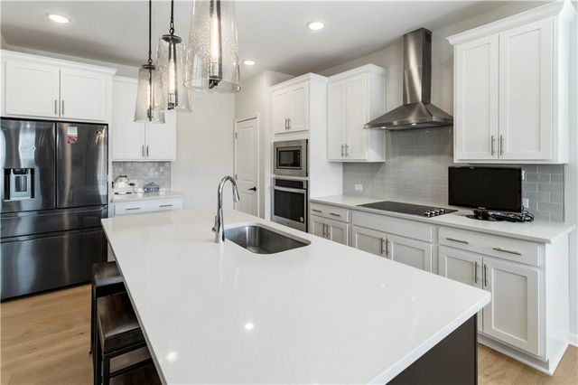 15 Lakeside Way, Cartersville, GA 30121