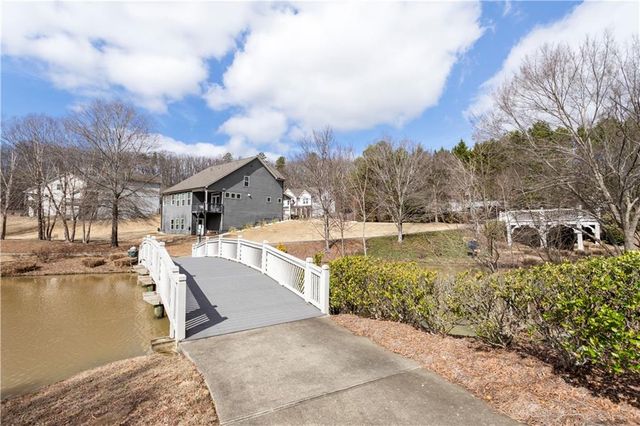 15 Lakeside Way, Cartersville, GA 30121