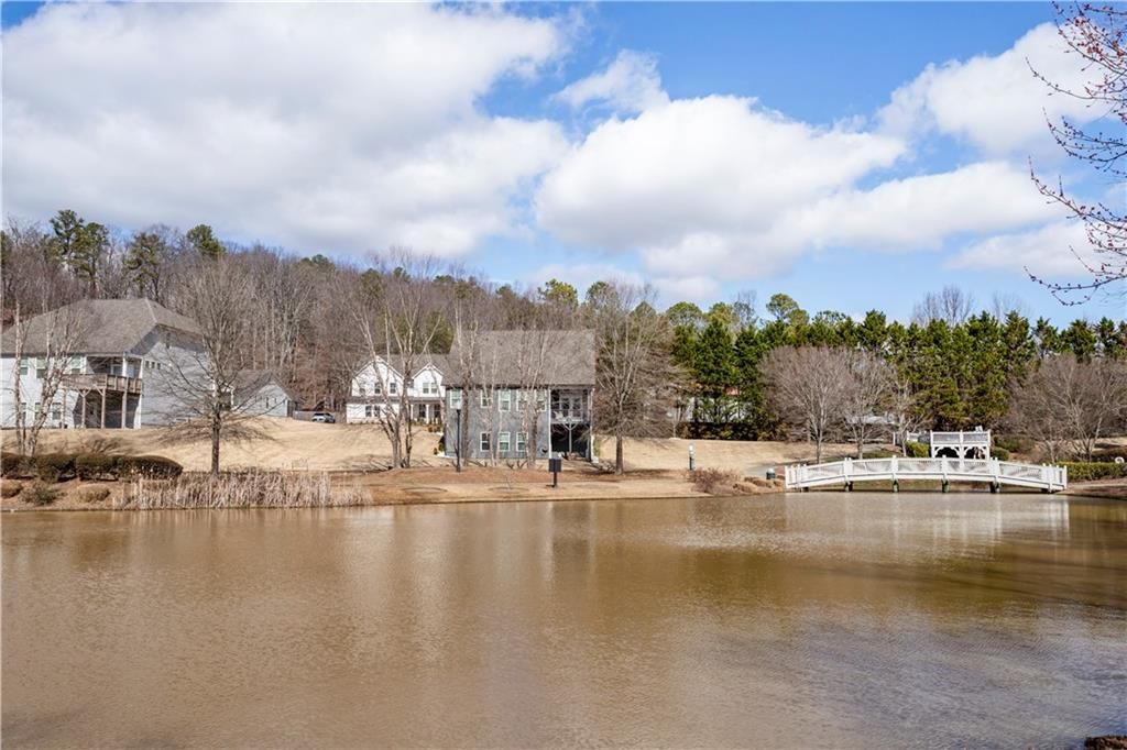 15 Lakeside Way, Cartersville, GA 30121