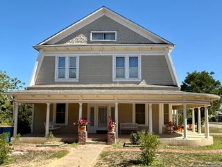 323 S 6th, Kenedy, TX 78119