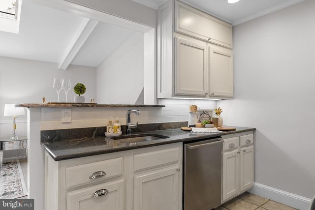 715 W VIEW TER, Alexandria, VA 22301