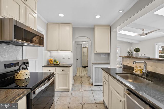 715 W VIEW TER, Alexandria, VA 22301