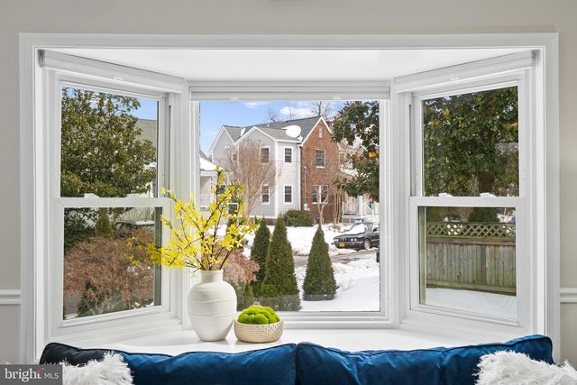 715 W VIEW TER, Alexandria, VA 22301