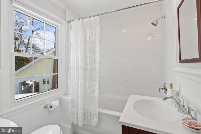 715 W VIEW TER, Alexandria, VA 22301