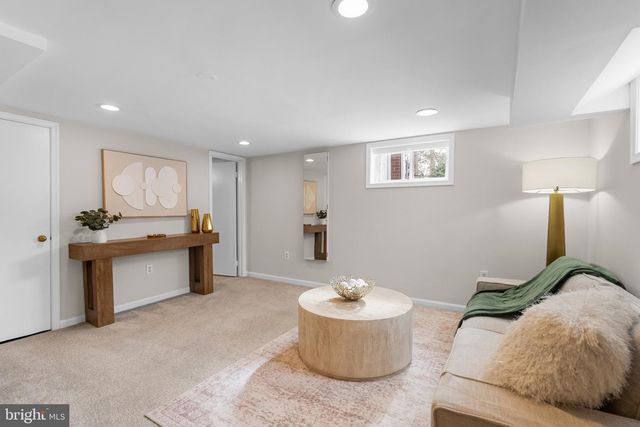 715 W VIEW TER, Alexandria, VA 22301