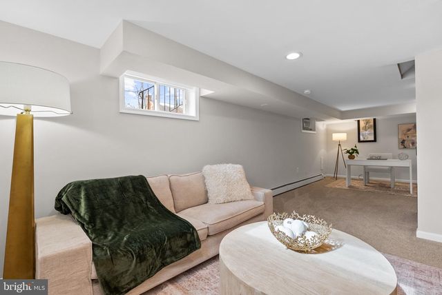 715 W VIEW TER, Alexandria, VA 22301