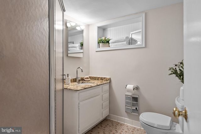 715 W VIEW TER, Alexandria, VA 22301