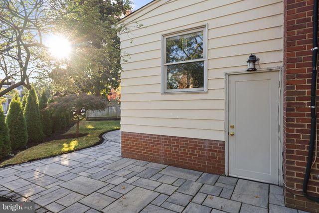 715 W VIEW TER, Alexandria, VA 22301