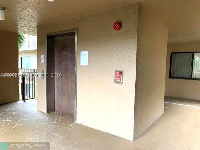 8020 Hampton Blvd 309, North Lauderdale, FL 33068