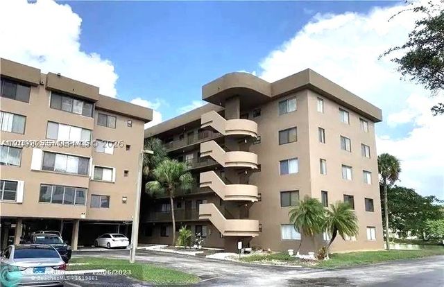 8020 Hampton Blvd 309, North Lauderdale, FL 33068