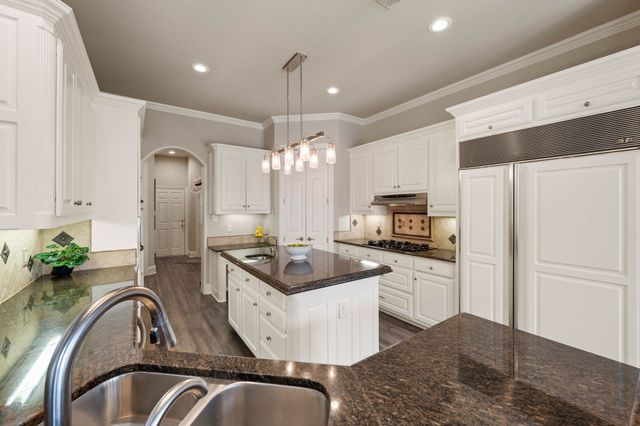 918 Amanda Drive, Mansfield, TX 76063