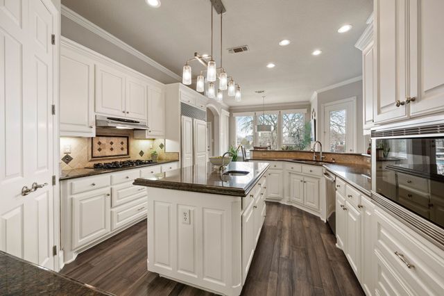 918 Amanda Drive, Mansfield, TX 76063