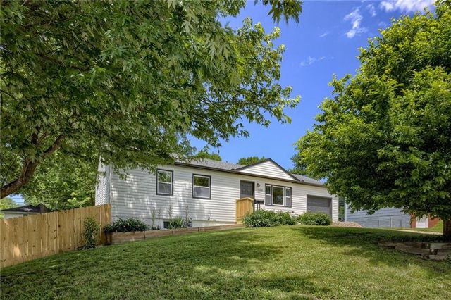 16008 E 32nd Street, Independence, MO 64055