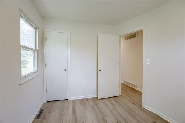 16008 E 32nd Street, Independence, MO 64055